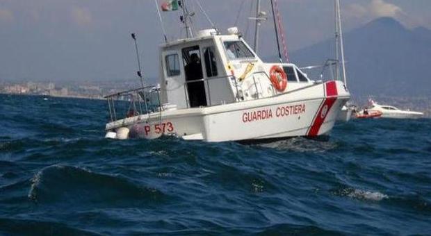 Salerno, pesca illegale: la Capitaneria sequestra una imbarcazione da pesca