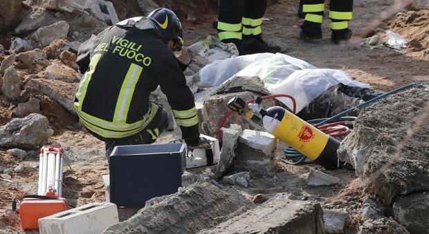 Crotone, crolla un muro in un cantiere: due operai morti e un ferito