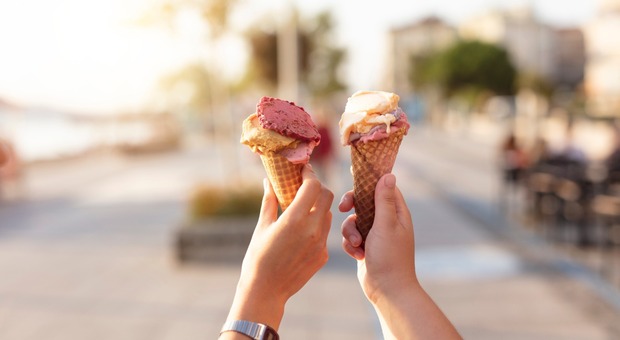 Il gelato fa boom anche a domicilio: dai gusti preferiti agli orari di consegna ecco il rapporto Deliveroo