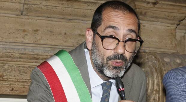 Il sindaco Latini dopo aver silurato il vicesindaco Andrea Giuli: «Rimpasto necessario per ricostruire»