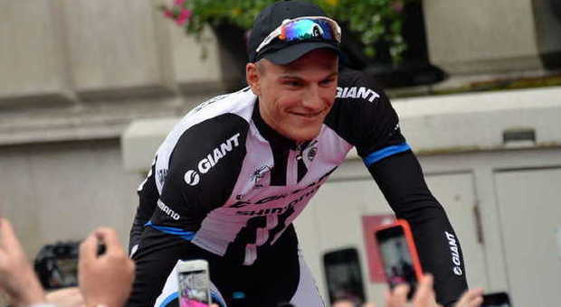 Giro, Kittel vince la seconda tappa la maglia rosa va a Matthews