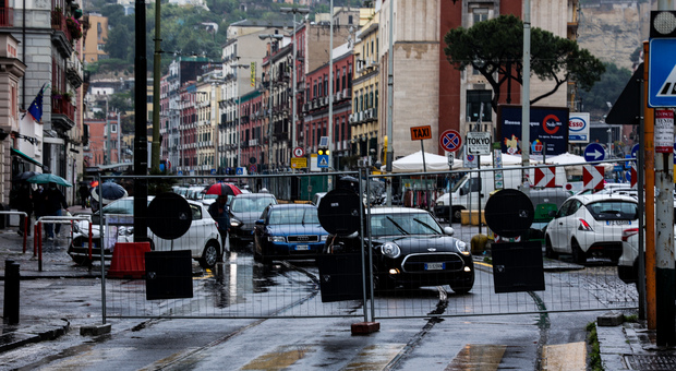 Napoli, va in giro per Chiaia con droga e proiettili: preso 40enne