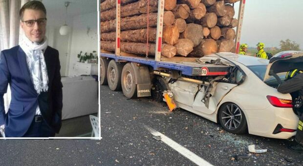 Incidente in autostrada, manager muore a 48 anni schiacciato sotto il Tir