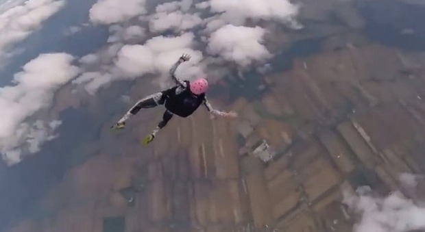 Ecco come salvarsi se cadete da un aereo senza paracadute