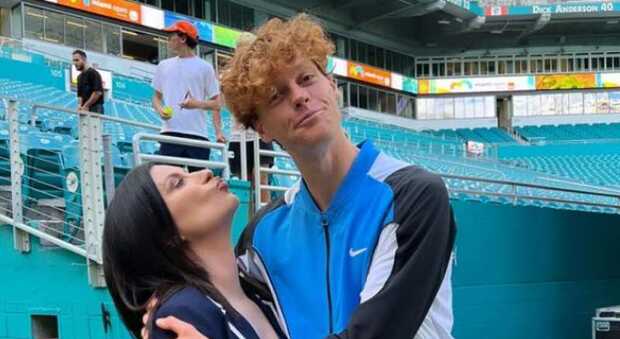 Laura Pausini e quel bacio sfumato a Sinner: abbracci e sorrisi dopo la finale di Miami