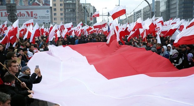 Polonia deferita Corte giustizia Ue su indipendenza giudici