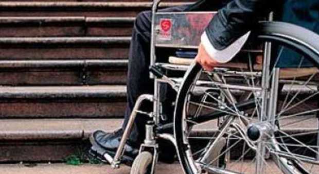 Rapina a disabili in carrozzina: due casi in poche ore, in fuga con soldi e telefonino