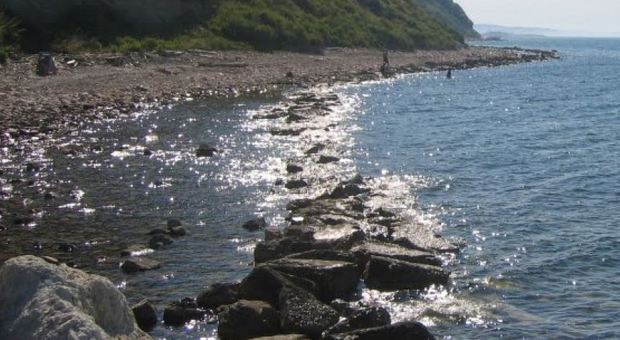 Pesaro, nudi sulla spiaggia proibita: arrivano le maxi multe da 3mila euro