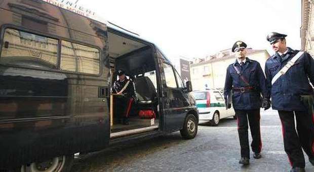 In giro per la stazione Termini con una pistola in tasca: arrestato dai carabinieri