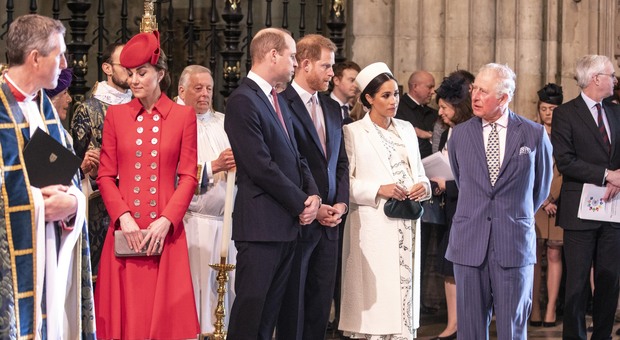 Harry sarà all'incoronazione di Re Carlo, ma senza Meghan (invitata) e i figli: il caso della cerimonia