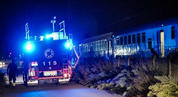 Incidente treno Brandizzo, le telefonate ignorate dall'addetto Rfi: «State fermi, devono passare altri due treni»