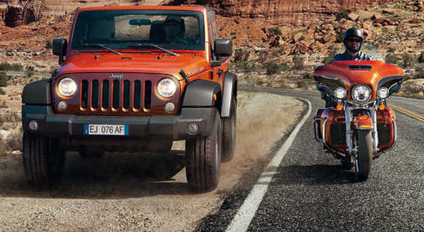 La Jeep Wrangler e una Harley, due miti Usa