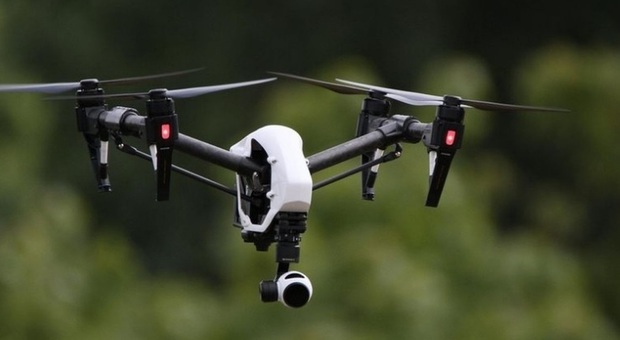 Livorno, arriva il drone a caccia di amianto. Il sindaco: «Verso città sostenibile»