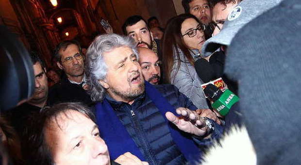 Sanremo, Grillo irrompe all'Ariston: Rai responsabile disastro Italia