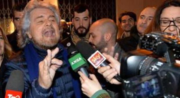 Ciclone Grillo su Sanremo: "Rai male dell'Italia, Renzi è il vuoto". Sul blog: "Fazio prende 600mila euro"-Diretta Twitter
