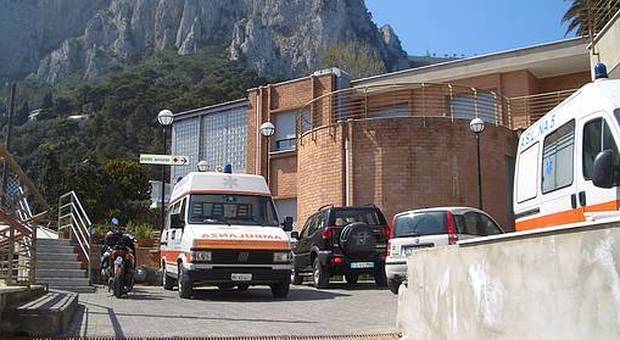 Anziana morta in ospedale a Capri, eseguita l'autopsia: è ancora giallo