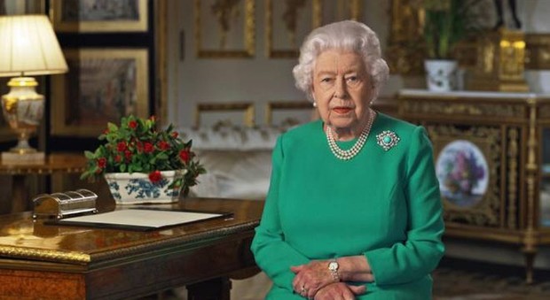 Coronavirus, la regina Elisabetta resta a Windsor: non apparirà più in pubblico per mesi