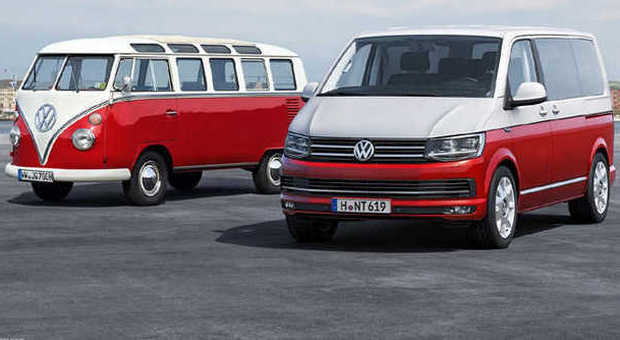 La sesta generazione di Transporter Volkswagen a fianco della mitica prima
