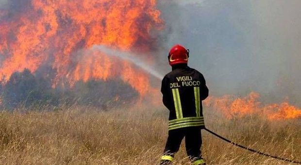 Pensionato della Regione Campania brucia sterpaglie e muore carbonizzato