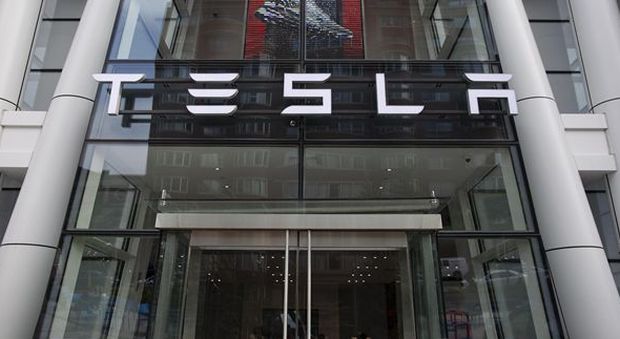 Tesla a picco a Wall Street dopo dichiarazioni Musk