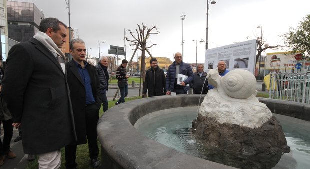 Napoli, torna a zampillare la storica fontana della maruzza | Foto