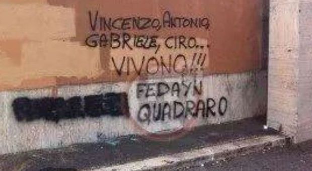 Su un muro di Roma il ricordo dei tifosi morti: c'è anche Ciro Esposito