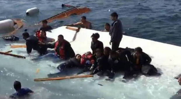 ​Strage di migranti, l'Ue presenta il piano in 10 punti: «Distruggere i barconi»