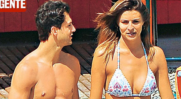 Cristina Chiabotto, sirenetta innamorata in bikini: vacanza col fidanzato Marco Roscio a Portofino