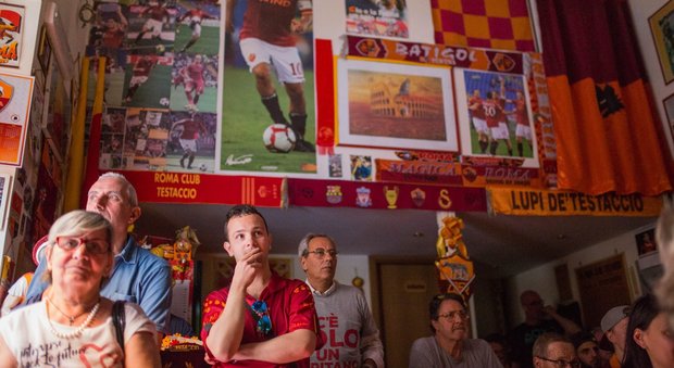 Roma, Testaccio saluta Totti: targhe e dediche per il capitano