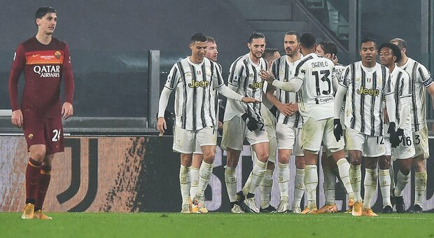 Juventus-Roma 2-0: Ronaldo e un autogol di Ibanez decidono il match. Dzeko in campo 30' nella ripresa