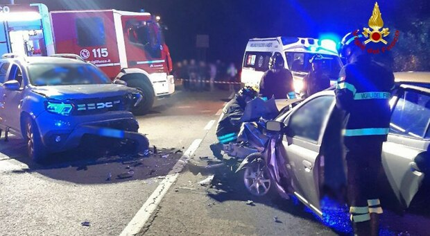 Incidente frontale tra due auto sulla strada provinciale che collega Cagli a Pergola: un morto e 5 feriti