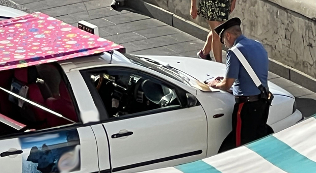 Capri, tariffe gonfiate sui taxi per i turisti: 30 driver multati dai carabinieri