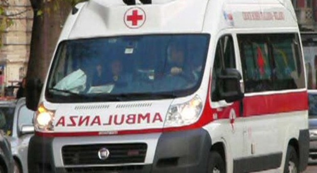 Terremoto, si lancia dal balcone per la paura: 51enne all'ospedale