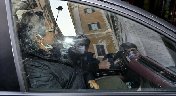 Beppe Grillo show al vertice M5S prima dell'incontro con Draghi: «Ora uniti e compatti»