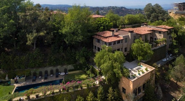 immagine Mischa Barton, la star di O.C. vende la sua villa di Beverly Hills dopo 6 anni di trattative
