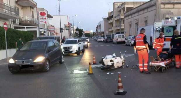 Lecce, tragedia sfiorata in periferia: scontro fra auto e scooter. Paura per un 51enne