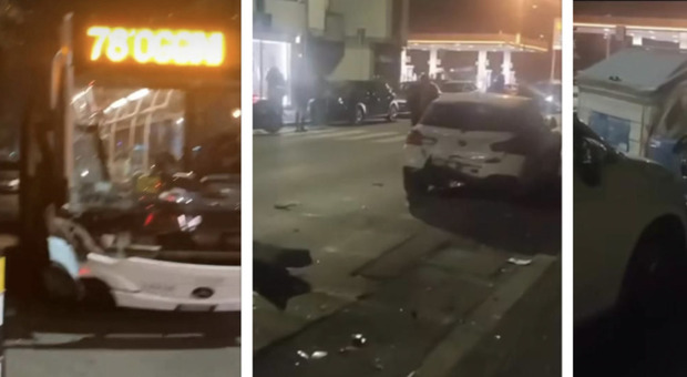 Paura a Firenze, autobus si schianta contro 5 auto parcheggiate: l'incidente diventa virale
