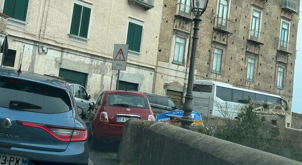 Traffico sull'Amalfitana