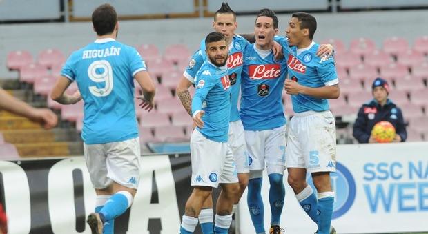 Il Napoli «risponde» alla Juve e si conferma primo della classe: 5-1 all'Empoli, fenomeno Callejon