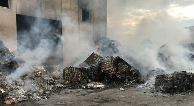 Imprenditore abbandona e brucia rifiuti: incastrato dalle telecamere a Roccamonfina