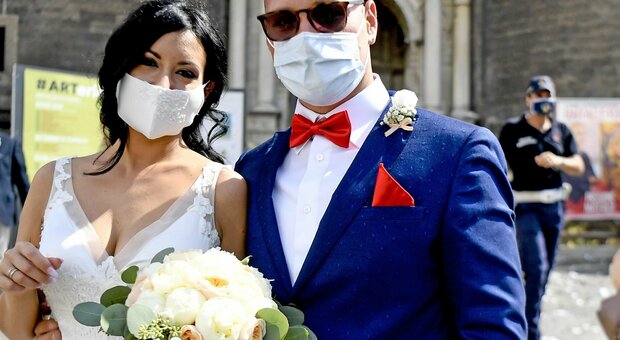 Covid in Campania, nuove regole per i matrimoni: «Verifiche ogni 15 giorni»