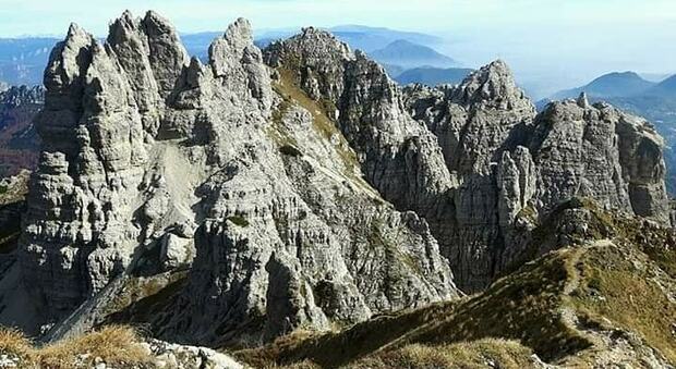 Crolla la montagna: si stacca il Corno delle guglie del Fumante (Foto Facebook da Diego Merzari Escursioni- Accompagnatore di Media Montagna)
