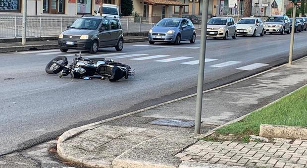 Roma, inseguimento stile "fast and furious", ruba moto e senza casco fugge contromano. Arrestato romano