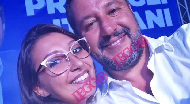Niente affitto per un selfie con Salvini, la studentessa Alessandra: «Non sono della Lega, avrei fatto la foto con qualsiasi ministro»
