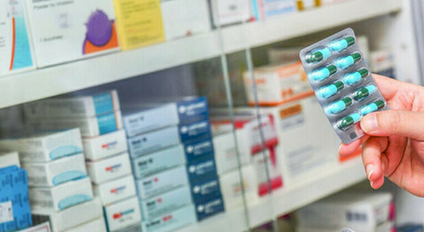 Farmaci, in atlante Aifa "gap rosa": bassa aderenza alle cure, specie fra donne