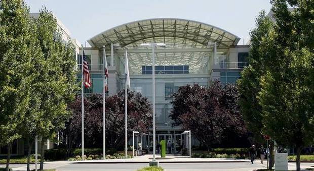 Usa, trovato morto nel quartier generale della Apple: accanto al corpo una pistola