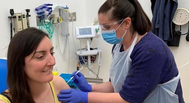 Coronavirus, vaccino Pomezia-Oxford in pole position: «Test su 6.000 volontari entro fine maggio»