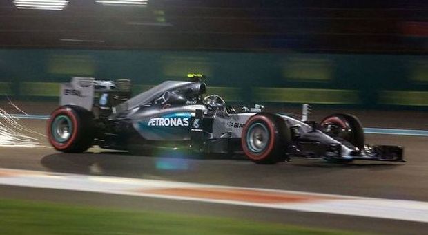 GP Abu Dhabi, altra doppietta Mercedes: 1° Rosberg, la Ferrari di Raikkonen sul podio