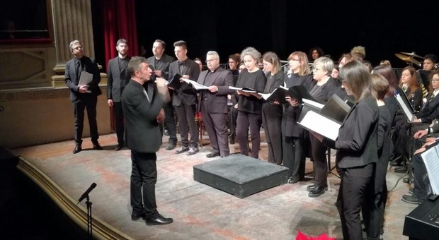 Il maestro Montecchia in occasione del concerto alla Casa di riposo nel 2019
