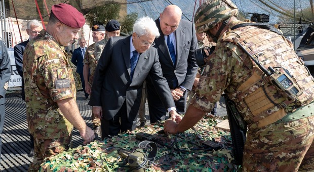 Il presidente Mattarella e il ministro Crosetto in visita in Puglia per l'esercitazione militare: «I lagunari eccellenza delle forze armate italiane»